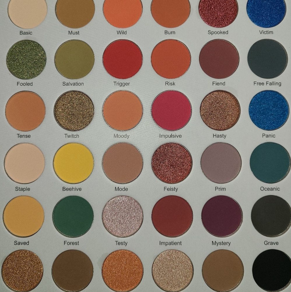 Makeup bundle. - Picture 3 of 7